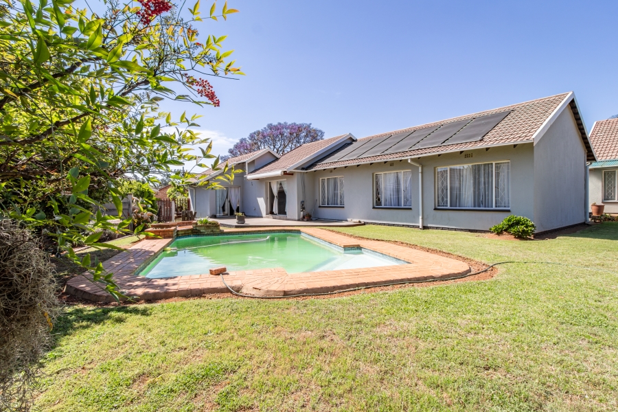 4 Bedroom Property for Sale in Helikonpark Gauteng