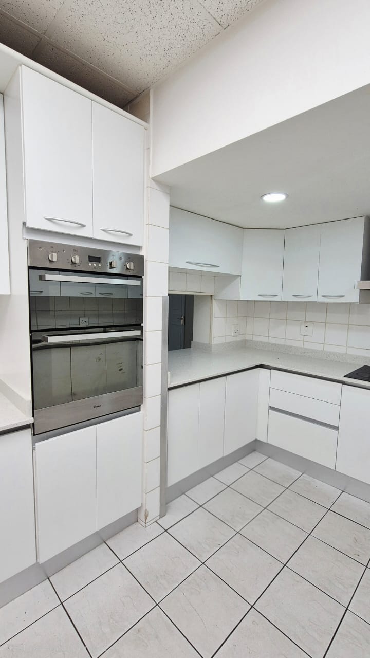 To Let 4 Bedroom Property for Rent in Wierda Valley Gauteng