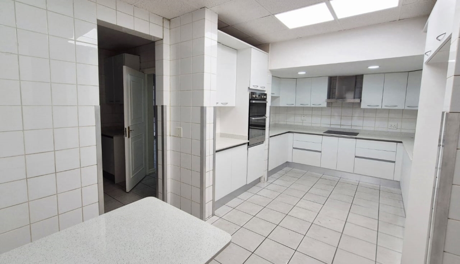 To Let 4 Bedroom Property for Rent in Wierda Valley Gauteng