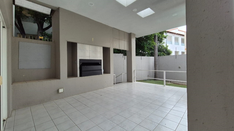 To Let 4 Bedroom Property for Rent in Wierda Valley Gauteng