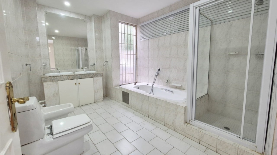 To Let 4 Bedroom Property for Rent in Wierda Valley Gauteng