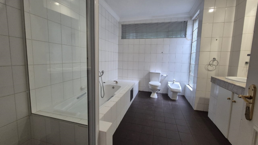 To Let 4 Bedroom Property for Rent in Wierda Valley Gauteng