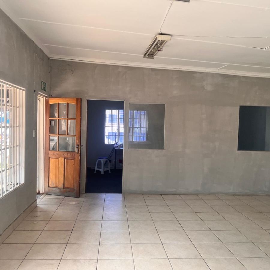 To Let Commercial Property for Rent in Fontainebleau Gauteng
