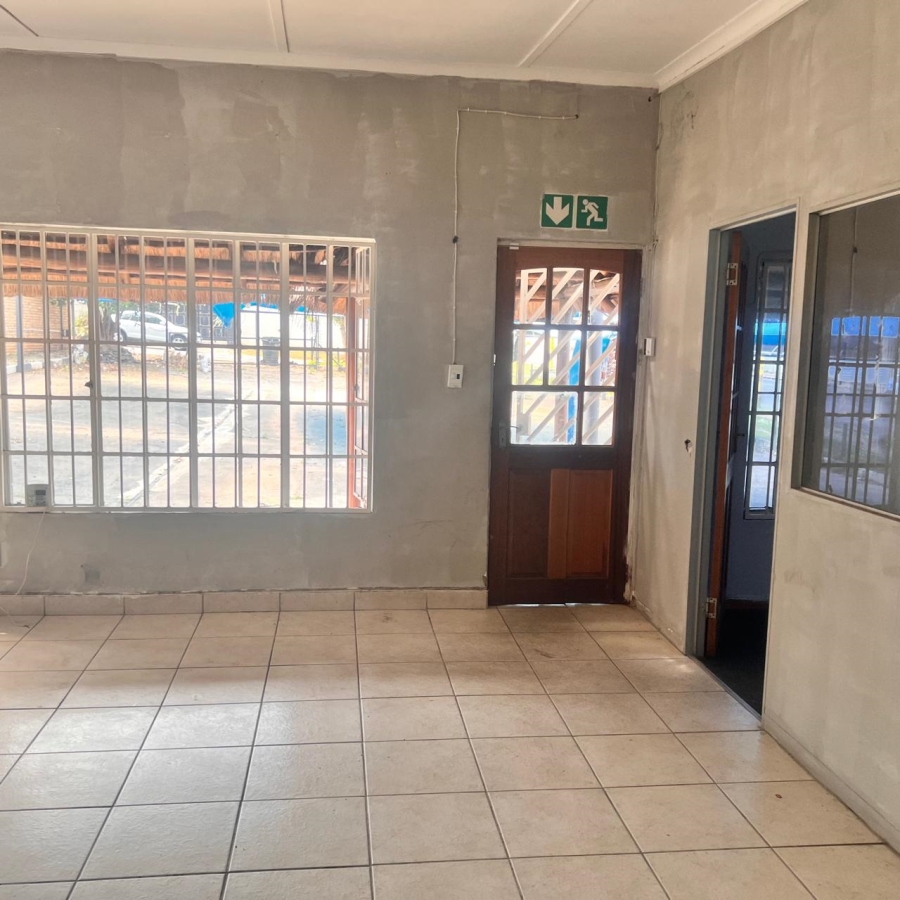To Let Commercial Property for Rent in Fontainebleau Gauteng