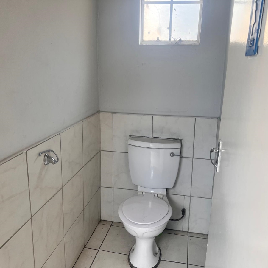 To Let Commercial Property for Rent in Fontainebleau Gauteng
