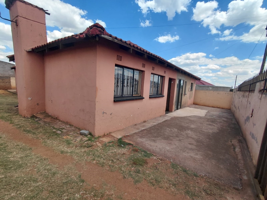To Let 3 Bedroom Property for Rent in Naledi Gauteng