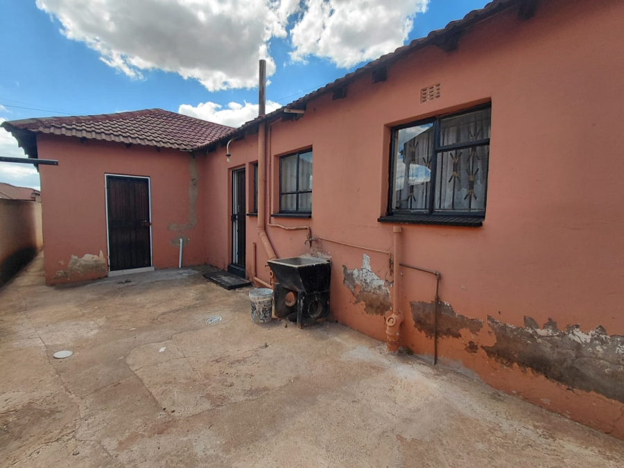 To Let 3 Bedroom Property for Rent in Naledi Gauteng