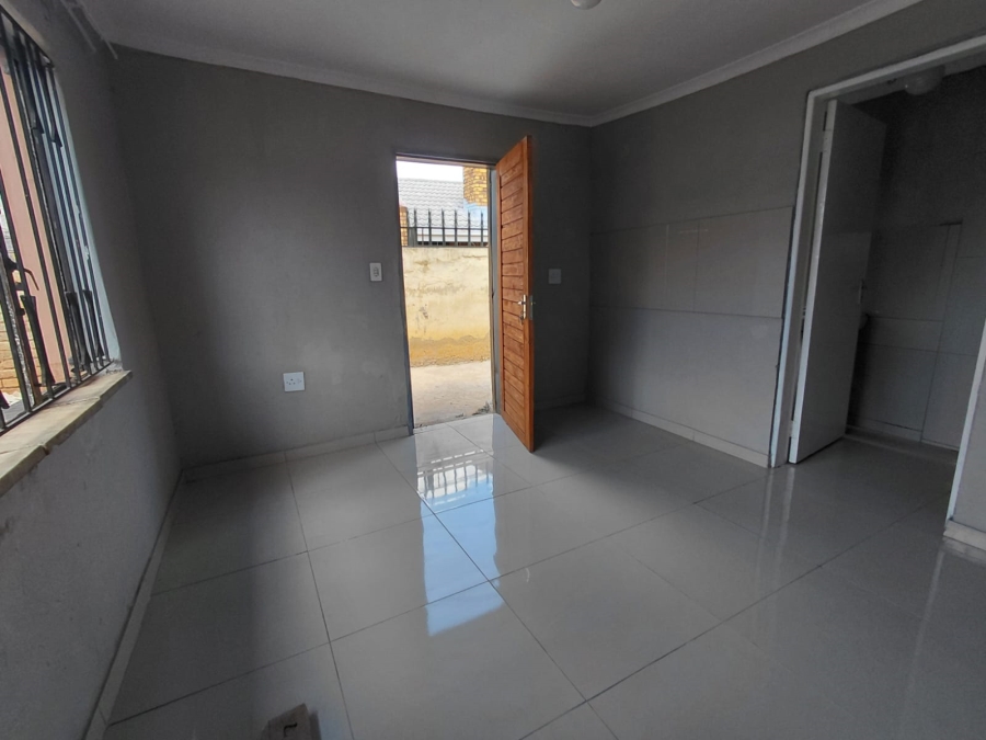 To Let 3 Bedroom Property for Rent in Naledi Gauteng
