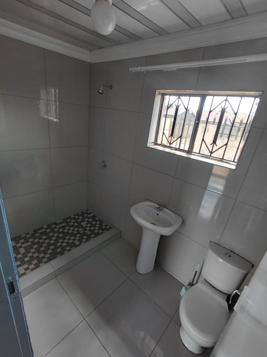 To Let 3 Bedroom Property for Rent in Naledi Gauteng