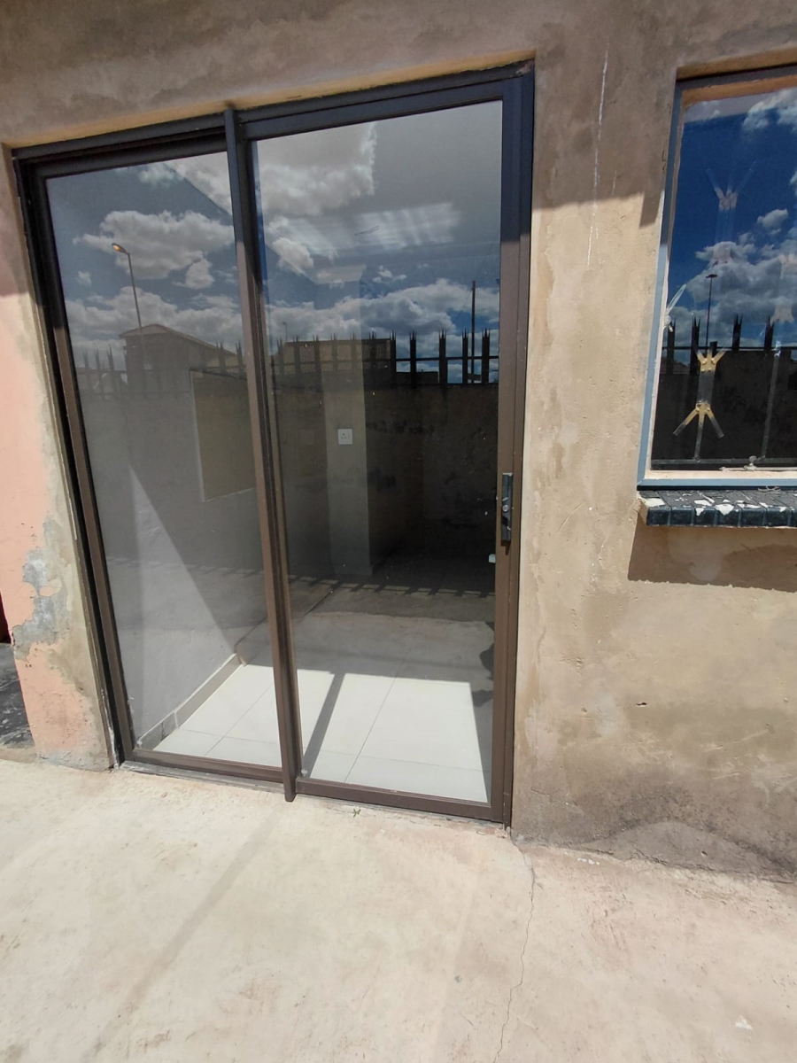 To Let 3 Bedroom Property for Rent in Naledi Gauteng