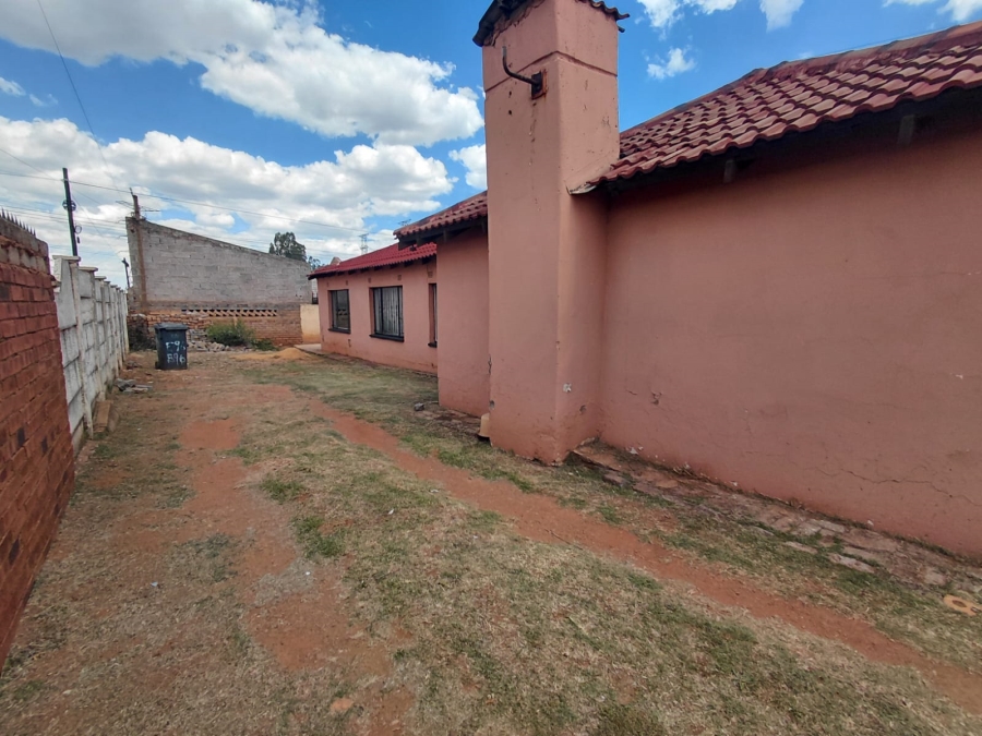To Let 3 Bedroom Property for Rent in Naledi Gauteng