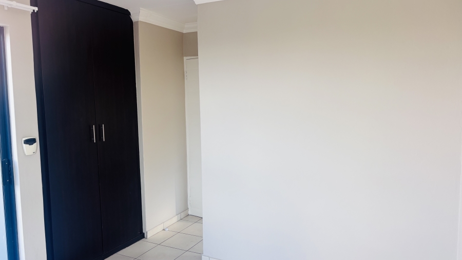 To Let 3 Bedroom Property for Rent in South Hills Gauteng