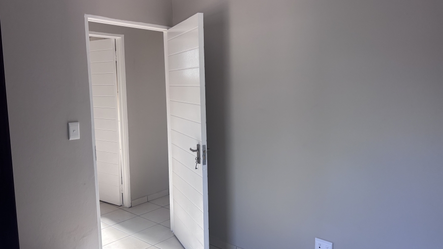 To Let 3 Bedroom Property for Rent in South Hills Gauteng