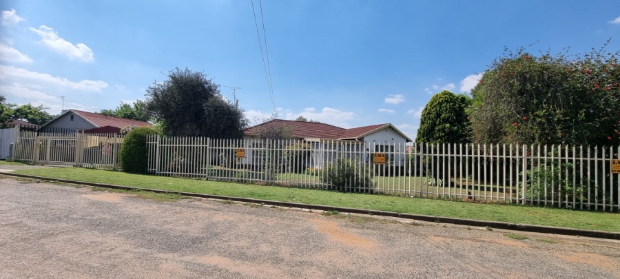 5 Bedroom Property for Sale in Elsburg Gauteng