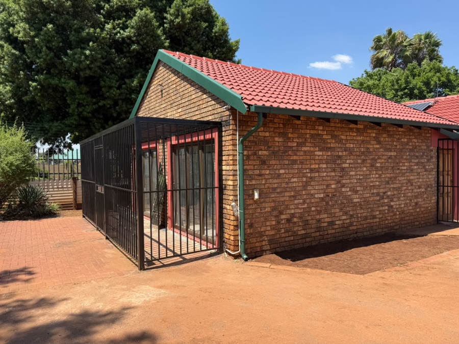 To Let Commercial Property for Rent in Wierda Park Gauteng