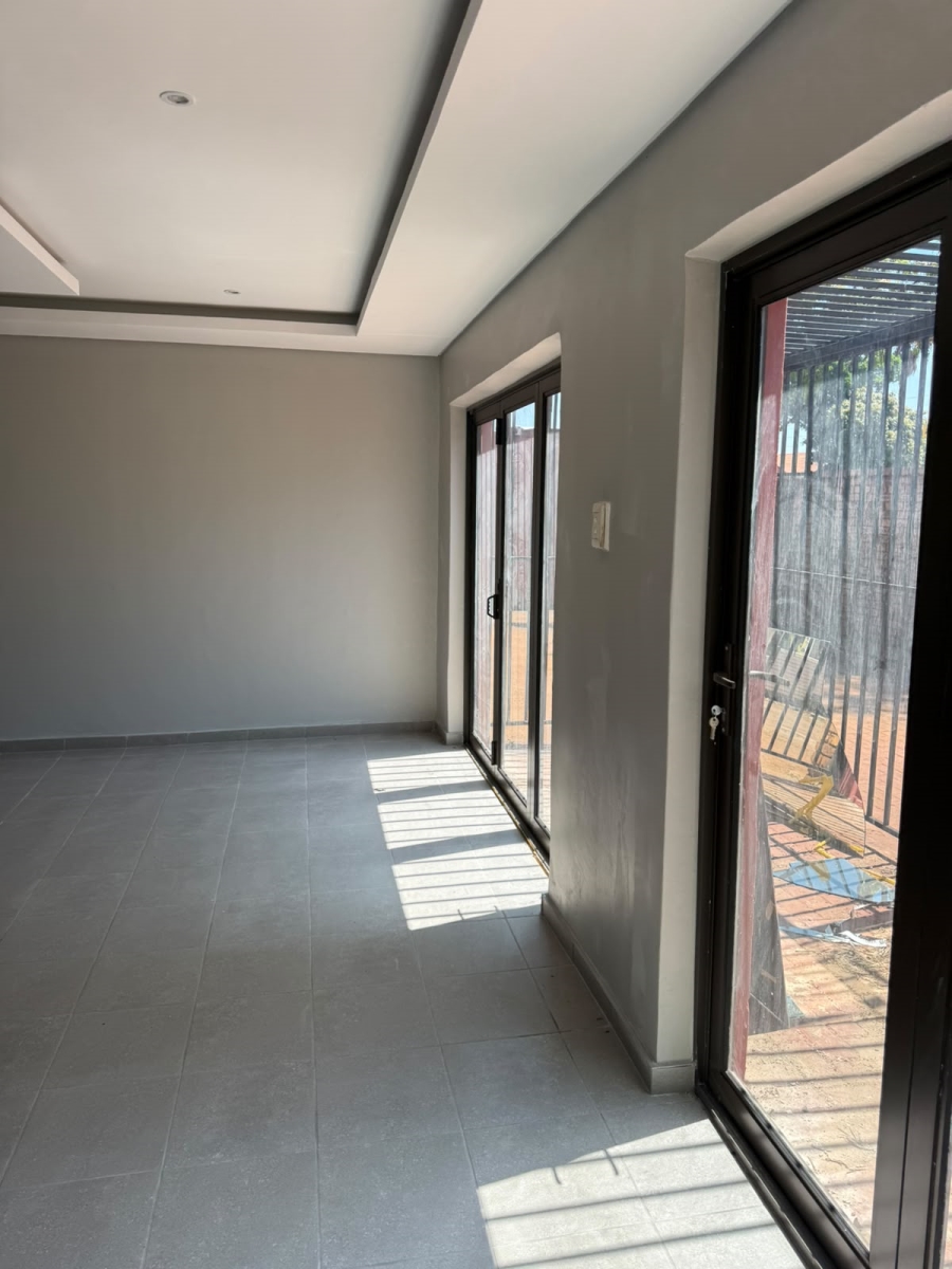 To Let Commercial Property for Rent in Wierda Park Gauteng