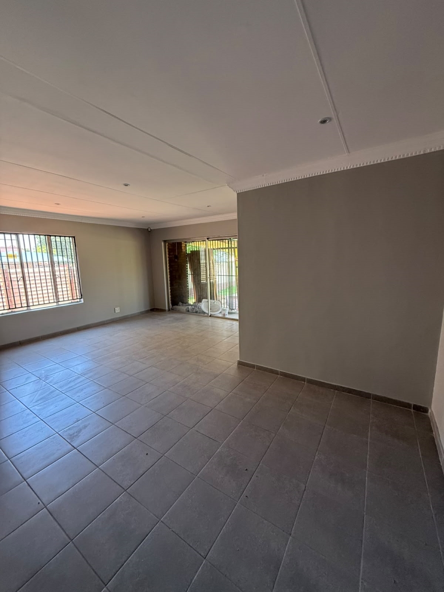 To Let Commercial Property for Rent in Wierda Park Gauteng