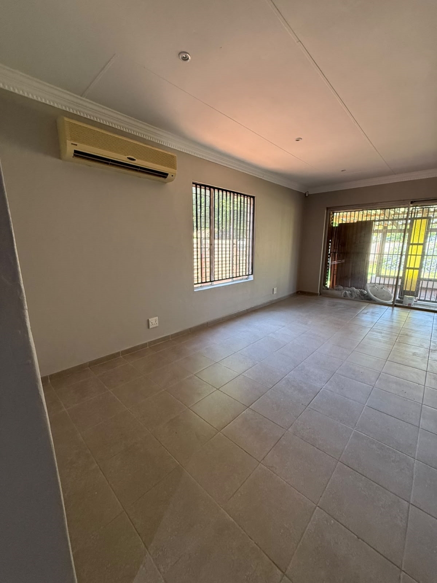 To Let Commercial Property for Rent in Wierda Park Gauteng