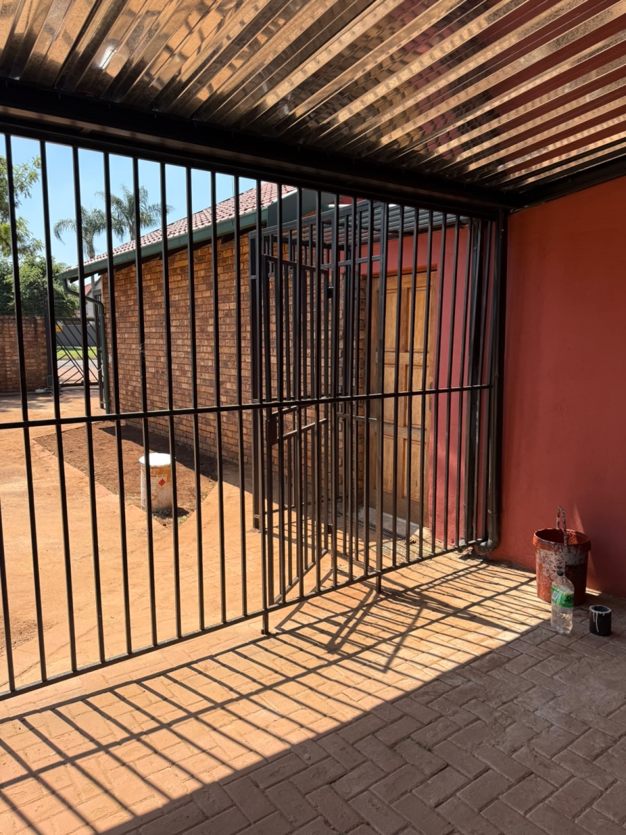 To Let Commercial Property for Rent in Wierda Park Gauteng