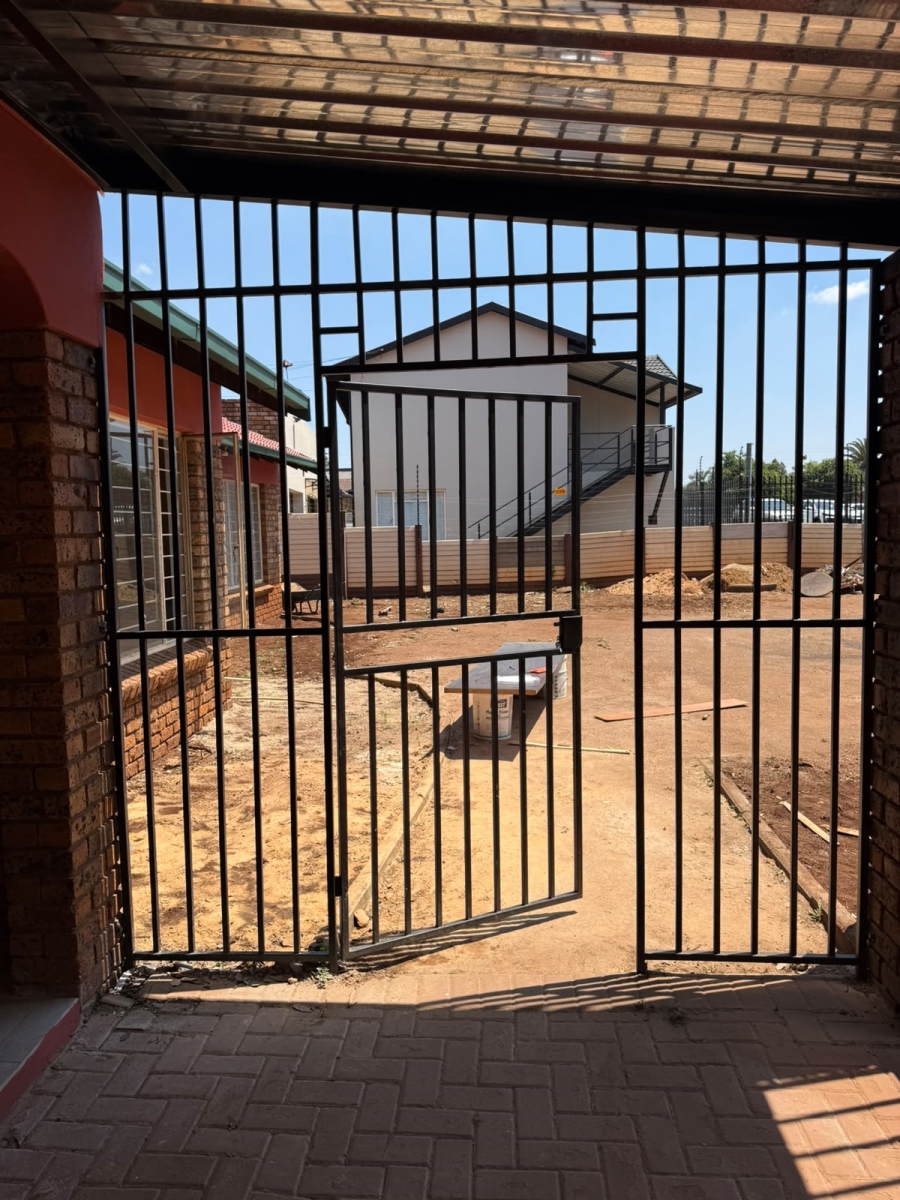To Let Commercial Property for Rent in Wierda Park Gauteng