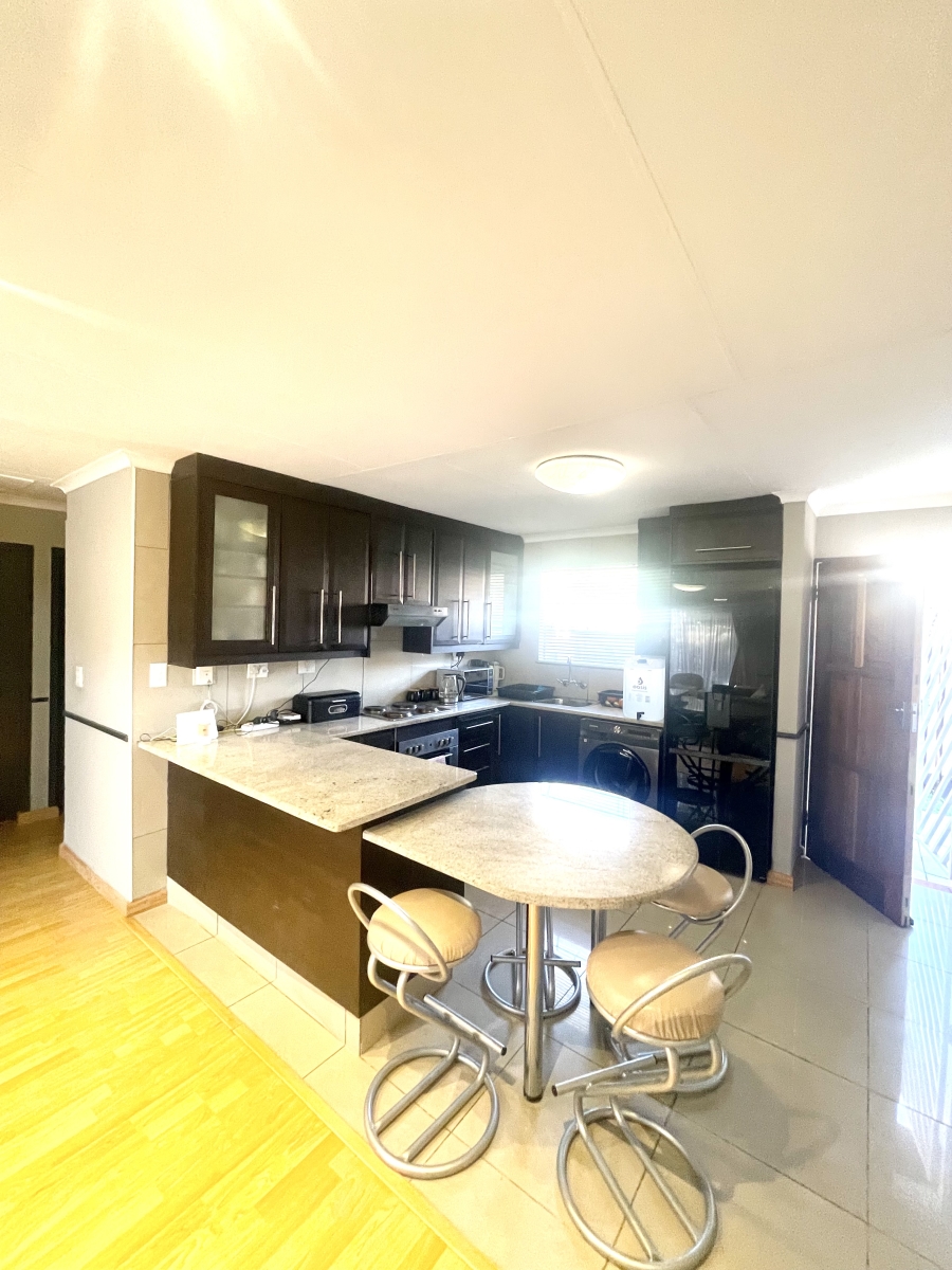 To Let 2 Bedroom Property for Rent in Sunninghill Gauteng