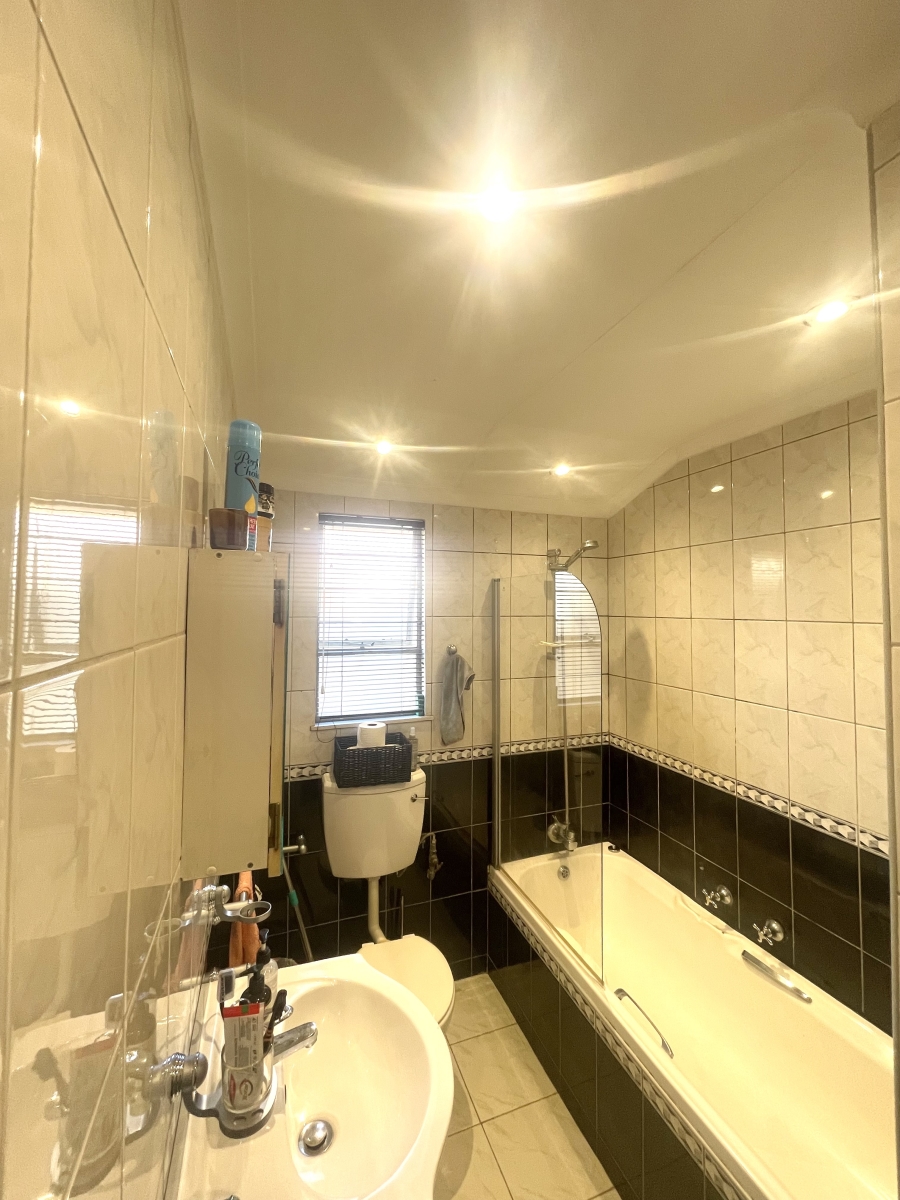 To Let 2 Bedroom Property for Rent in Sunninghill Gauteng