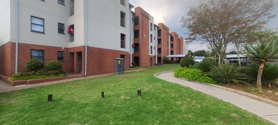 To Let 2 Bedroom Property for Rent in Sebenza Gauteng