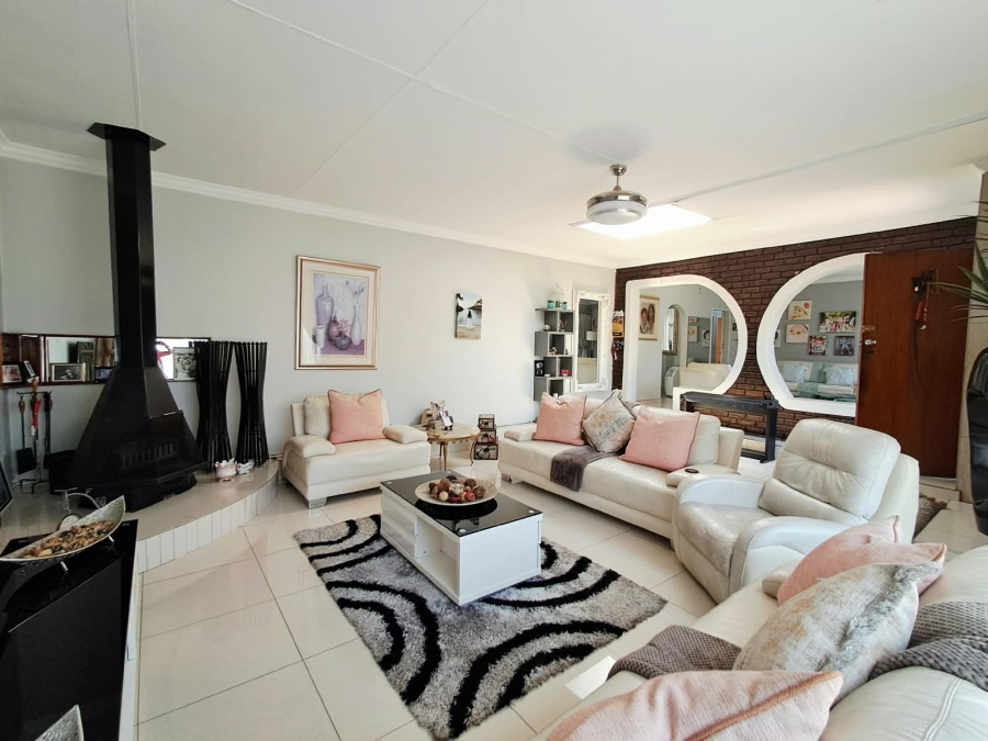 3 Bedroom Property for Sale in Freeway Park Gauteng