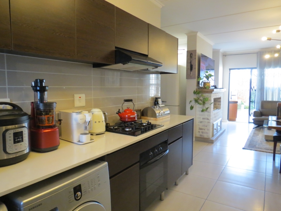 3 Bedroom Property for Sale in Greenstone Hill Gauteng