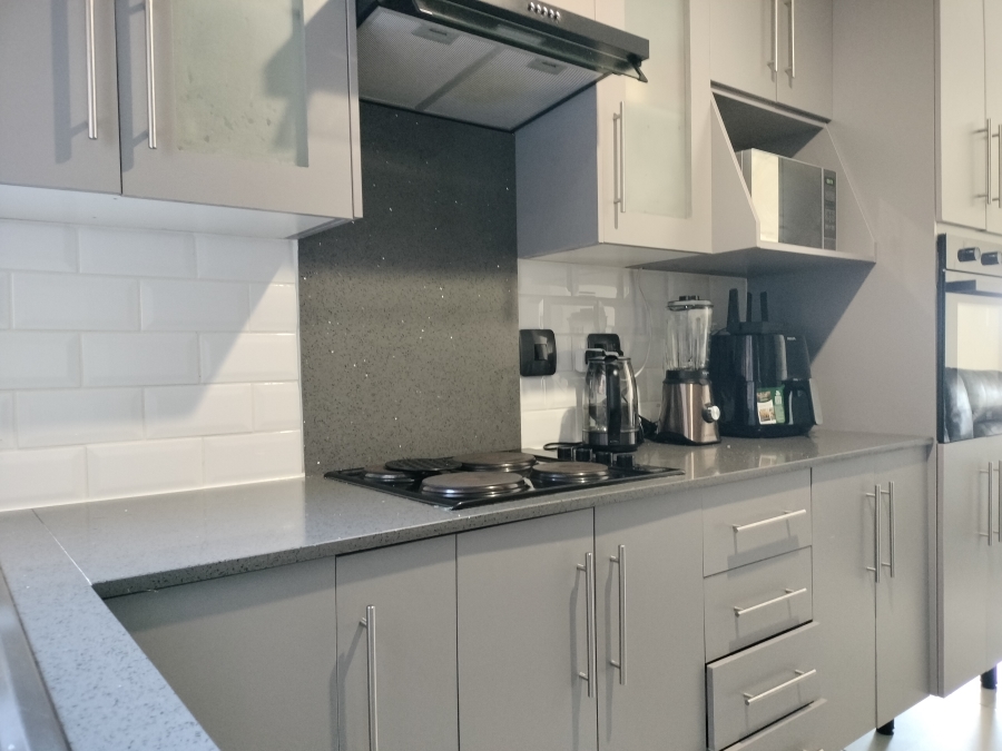 2 Bedroom Property for Sale in Erand Gardens Gauteng