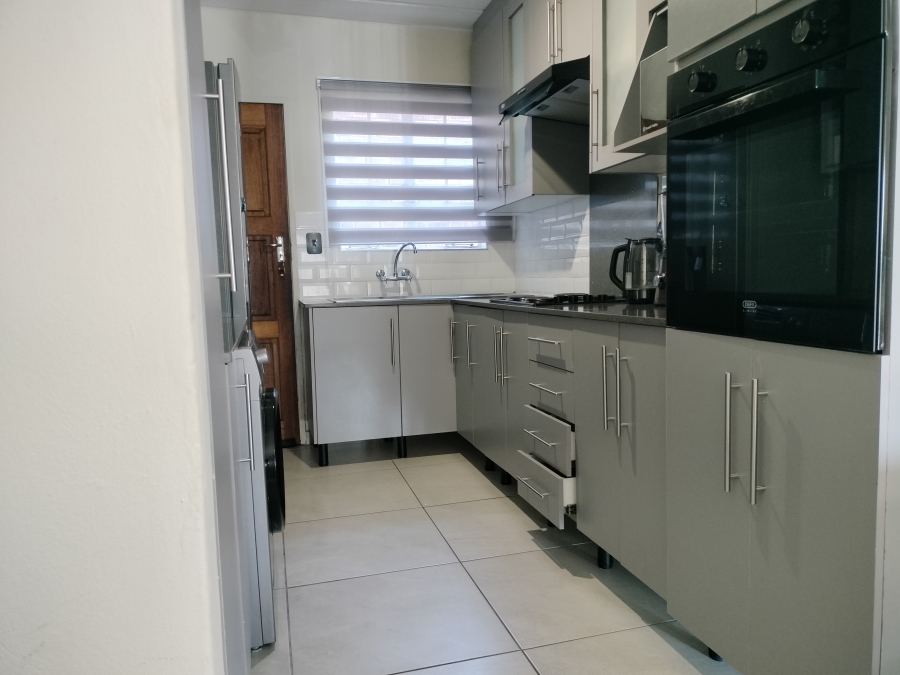 2 Bedroom Property for Sale in Erand Gardens Gauteng