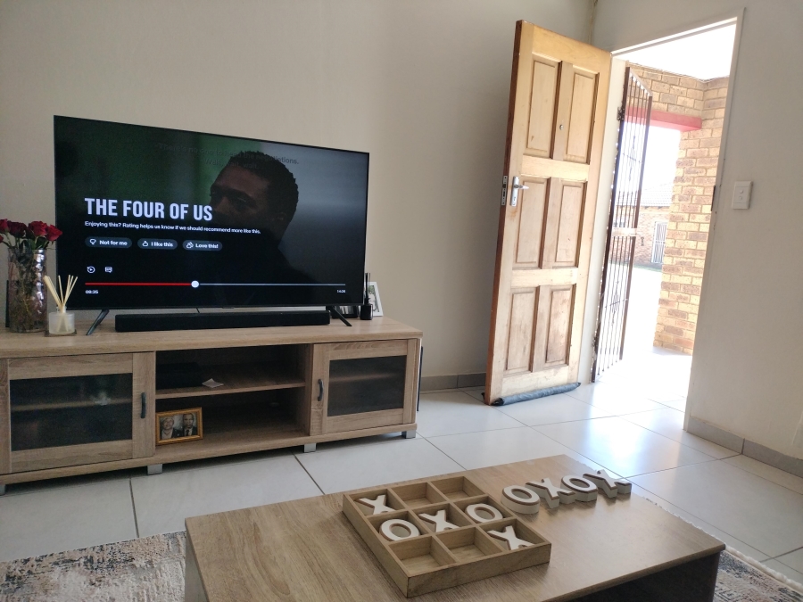 2 Bedroom Property for Sale in Erand Gardens Gauteng