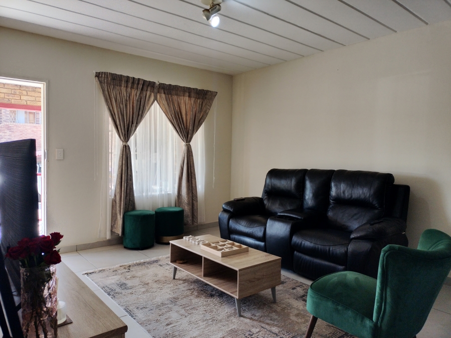 2 Bedroom Property for Sale in Erand Gardens Gauteng