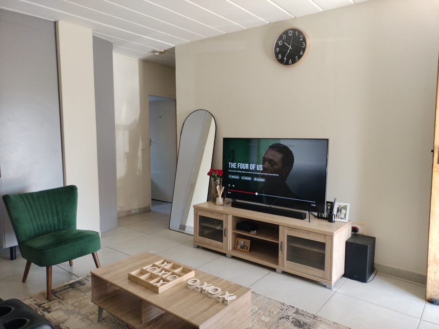 2 Bedroom Property for Sale in Erand Gardens Gauteng