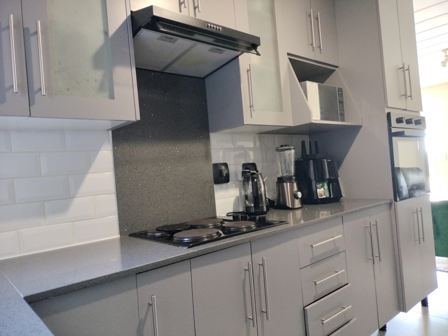 2 Bedroom Property for Sale in Erand Gardens Gauteng