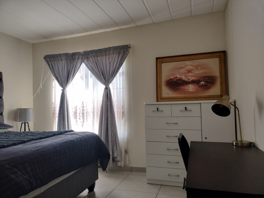 2 Bedroom Property for Sale in Erand Gardens Gauteng