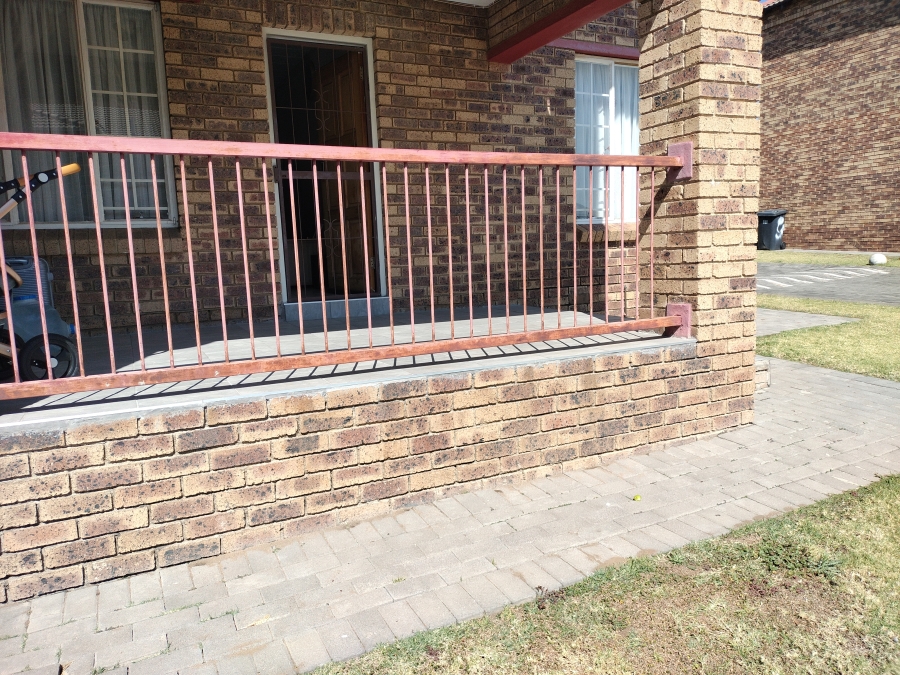 2 Bedroom Property for Sale in Erand Gardens Gauteng