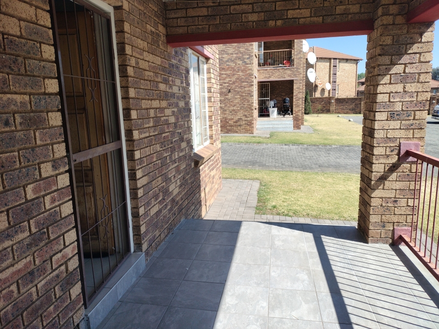 2 Bedroom Property for Sale in Erand Gardens Gauteng