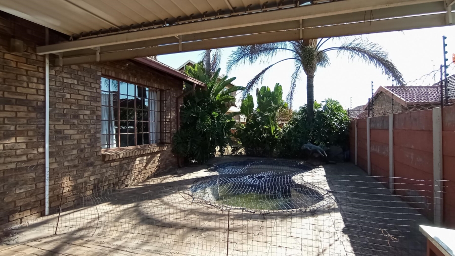 3 Bedroom Property for Sale in Highveld Gauteng