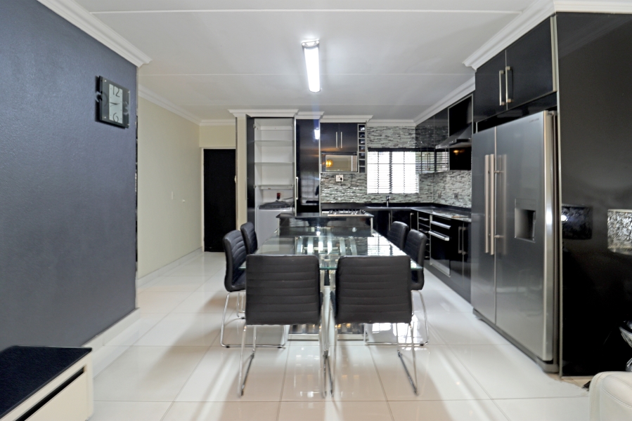 3 Bedroom Property for Sale in Robindale Gauteng