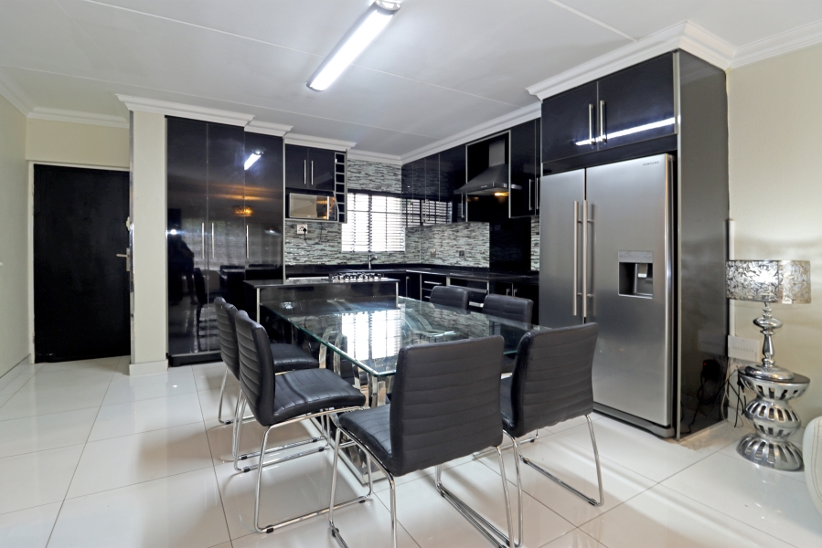 3 Bedroom Property for Sale in Robindale Gauteng