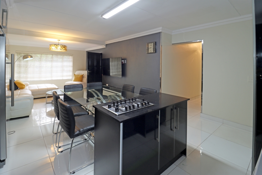 3 Bedroom Property for Sale in Robindale Gauteng