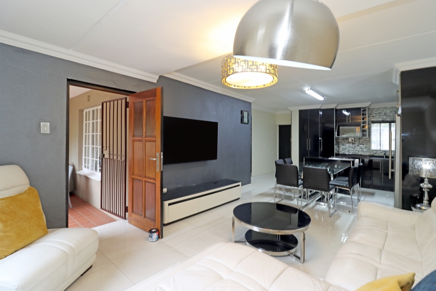 3 Bedroom Property for Sale in Robindale Gauteng