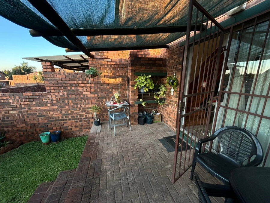 To Let 1 Bedroom Property for Rent in Weltevreden Park Gauteng