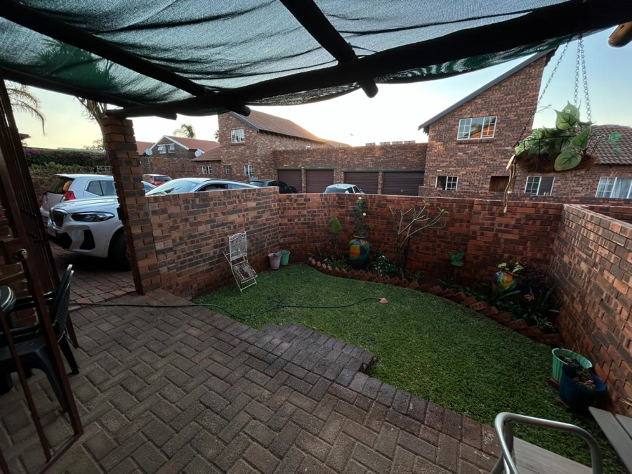 To Let 1 Bedroom Property for Rent in Weltevreden Park Gauteng
