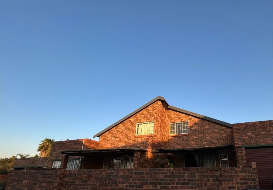 To Let 1 Bedroom Property for Rent in Weltevreden Park Gauteng