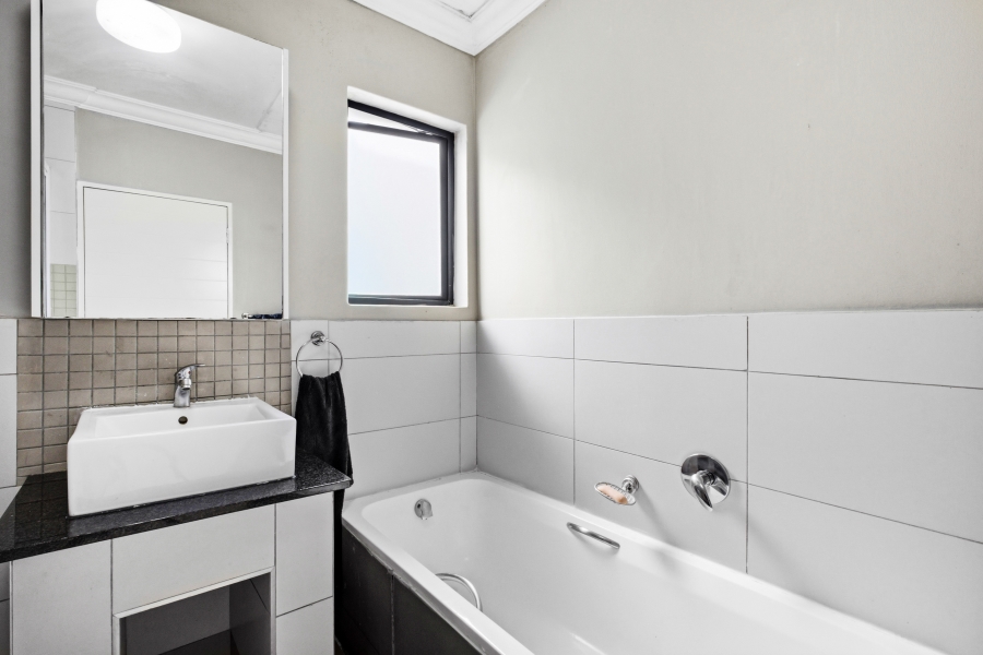 2 Bedroom Property for Sale in Broadacres Gauteng