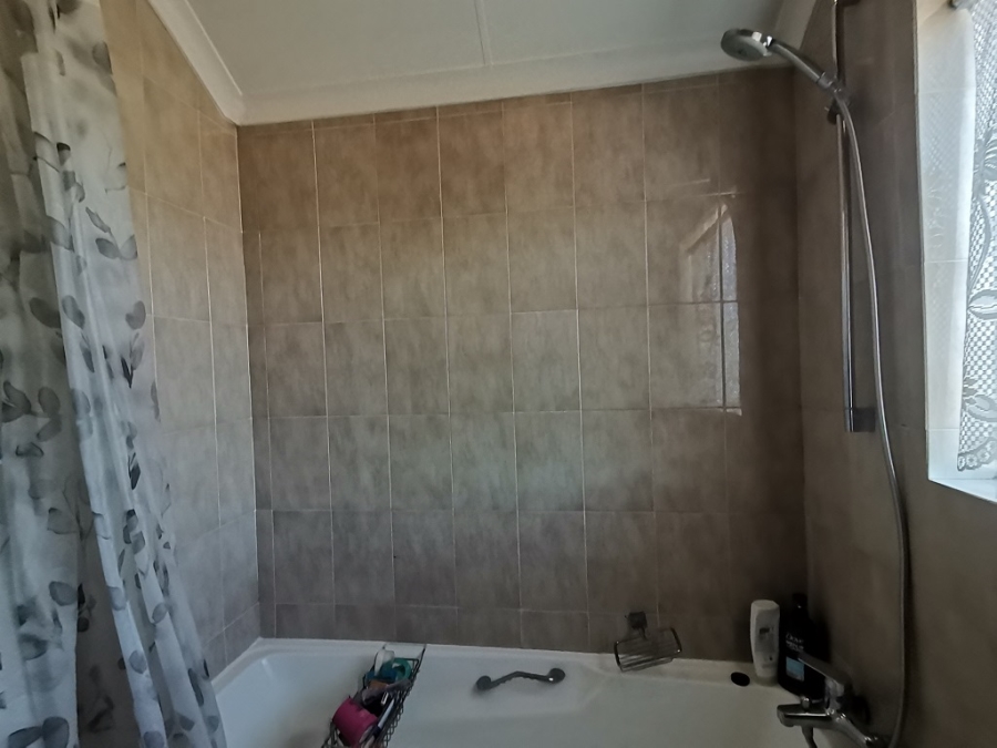 2 Bedroom Property for Sale in Bassonia Gauteng