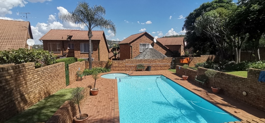 2 Bedroom Property for Sale in Bassonia Gauteng