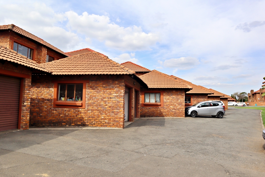 2 Bedroom Property for Sale in Edleen Gauteng